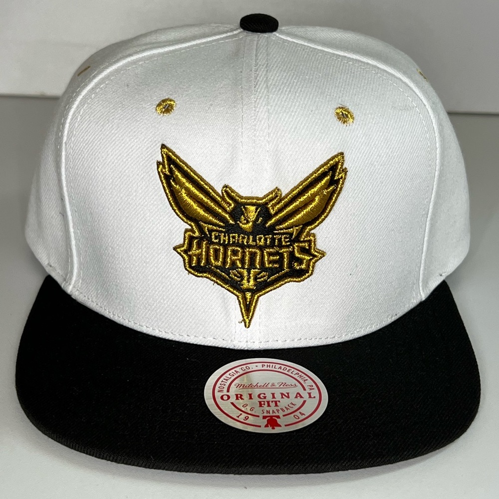 Mitchell & Ness NBA Hornets White Gold Pop Snapback